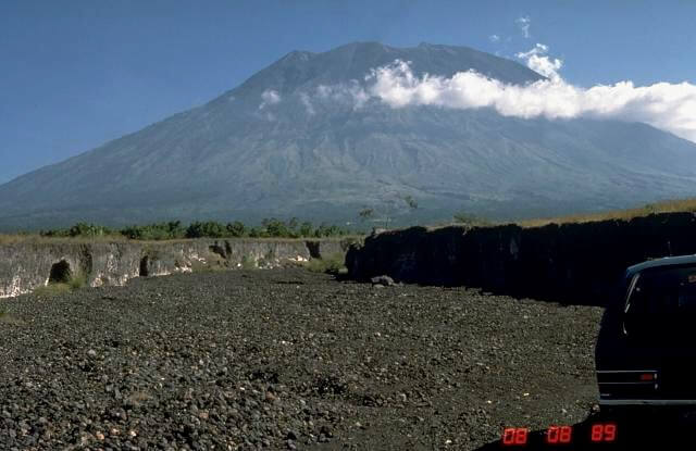 アグン山噴火